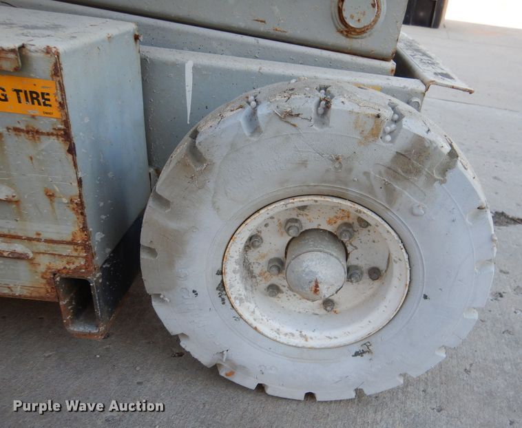 image for item DL2208 1999 Mec 2548HT  scissor lift