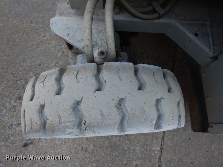 image for item DL2208 1999 Mec 2548HT  scissor lift