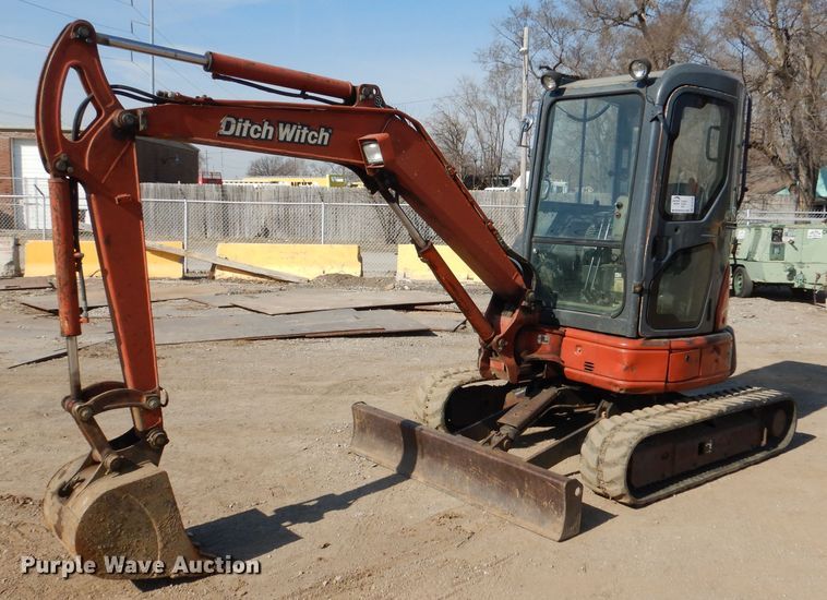 image for item DL4754 2005 Ditch Witch MX352  mini excavator