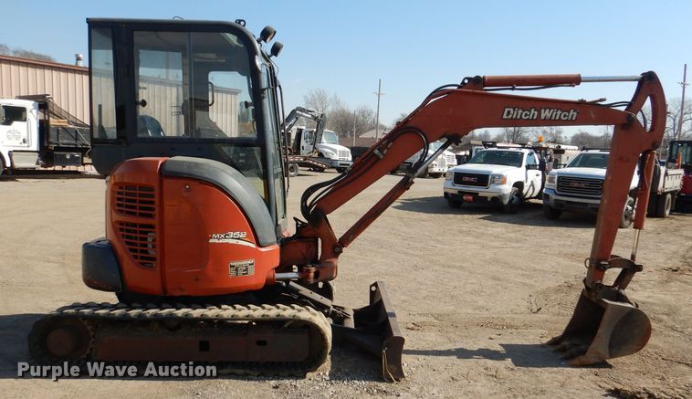 image for item DL4754 2005 Ditch Witch MX352  mini excavator