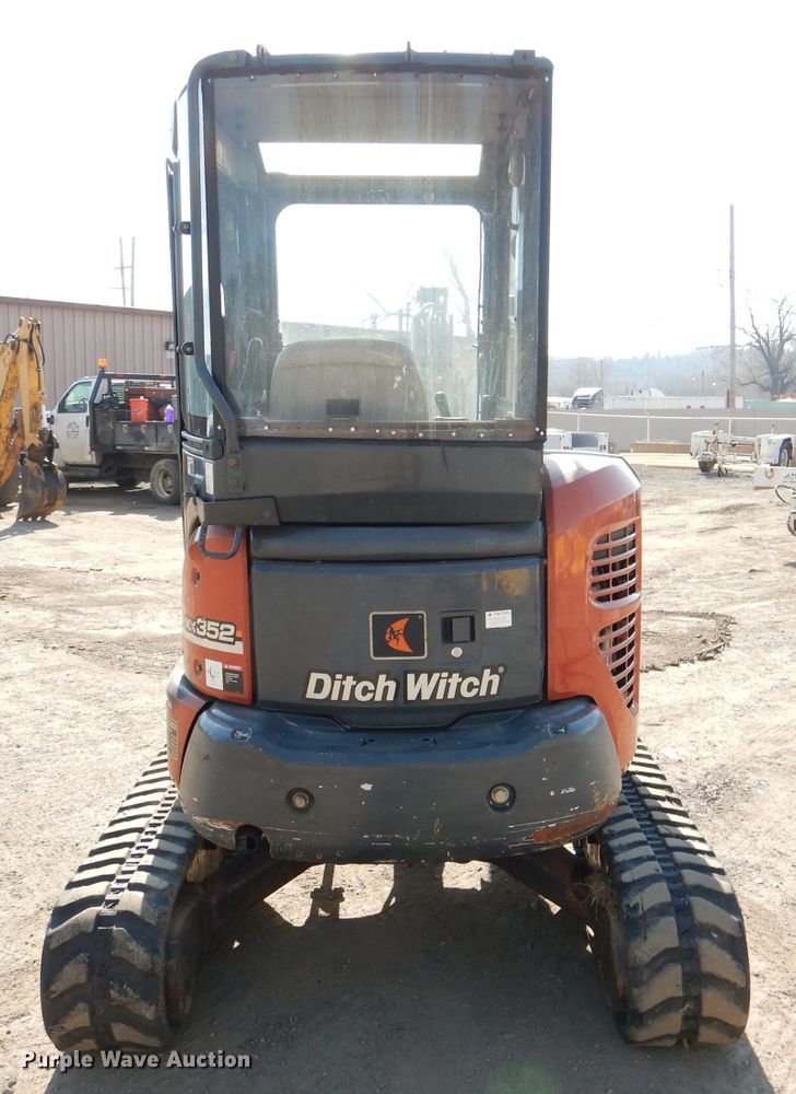 image for item DL4754 2005 Ditch Witch MX352  mini excavator