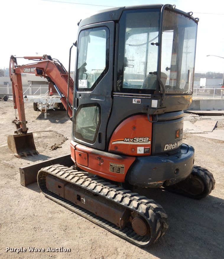 image for item DL4754 2005 Ditch Witch MX352  mini excavator