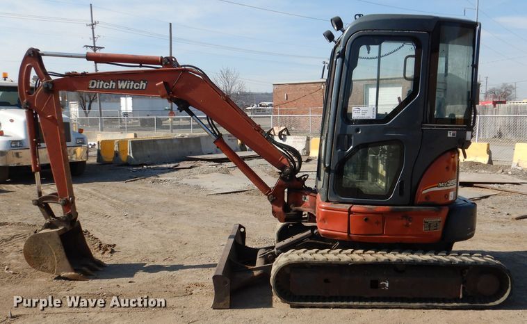 image for item DL4754 2005 Ditch Witch MX352  mini excavator