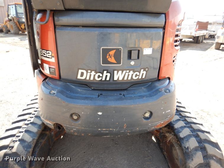 image for item DL4754 2005 Ditch Witch MX352  mini excavator
