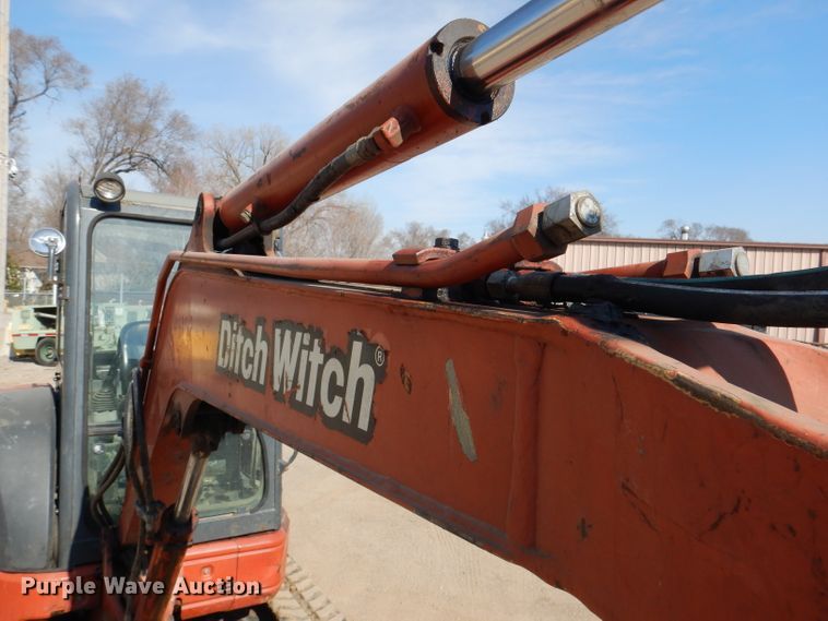 image for item DL4754 2005 Ditch Witch MX352  mini excavator