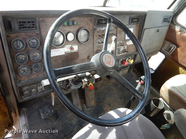 image for item DL4763 1992 Kenworth T400  fuel truck