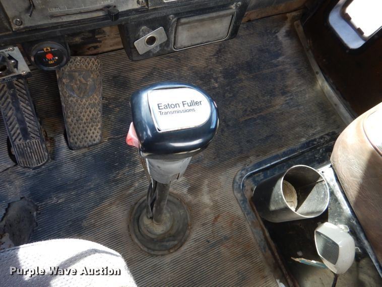 image for item DL4763 1992 Kenworth T400  fuel truck