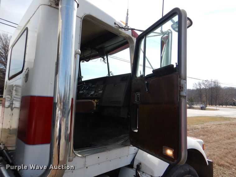 image for item DL4763 1992 Kenworth T400  fuel truck