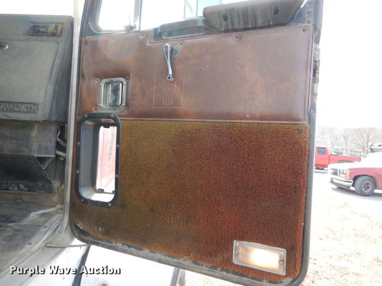 image for item DL4763 1992 Kenworth T400  fuel truck