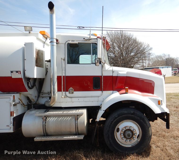 image for item DL4763 1992 Kenworth T400  fuel truck