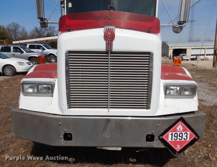 image for item DL4763 1992 Kenworth T400  fuel truck