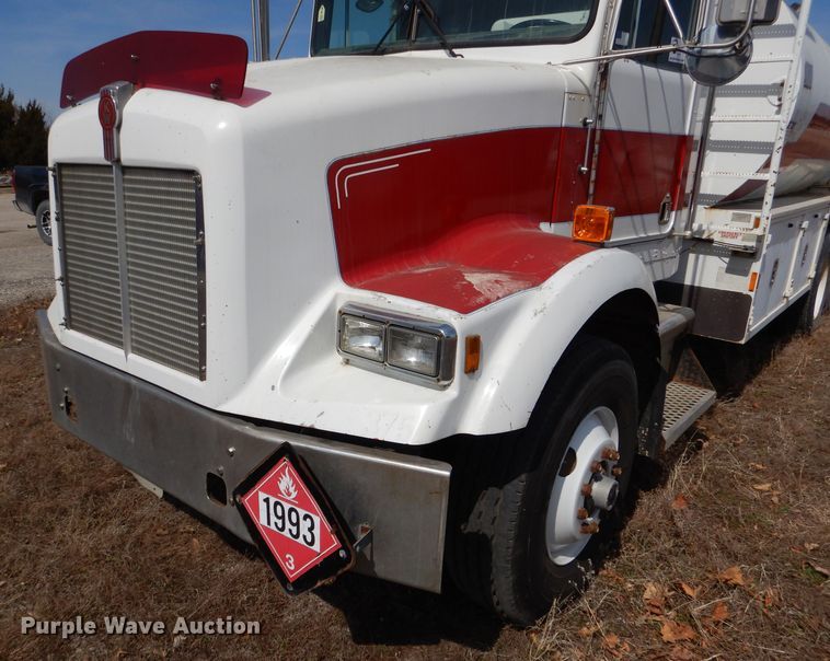 image for item DL4763 1992 Kenworth T400  fuel truck