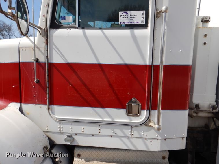 image for item DL4763 1992 Kenworth T400  fuel truck