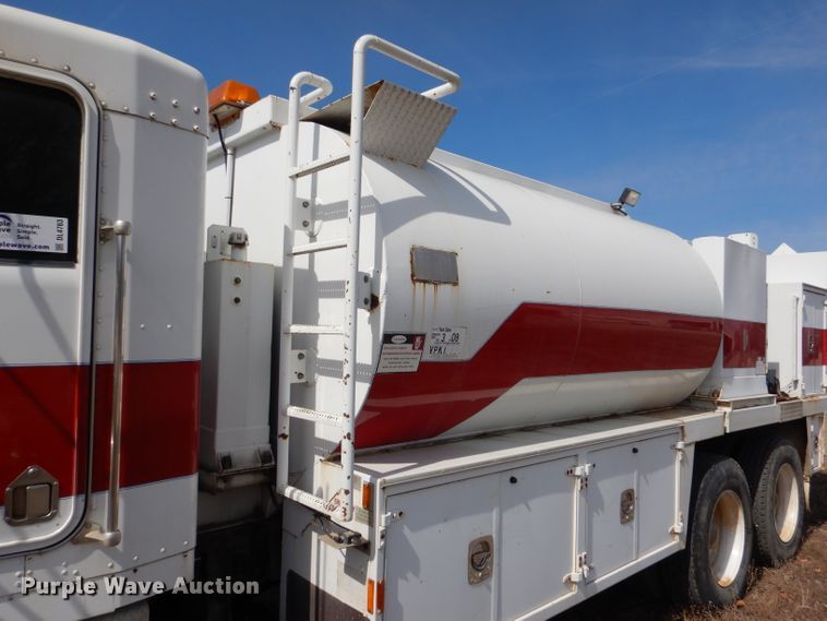 image for item DL4763 1992 Kenworth T400  fuel truck