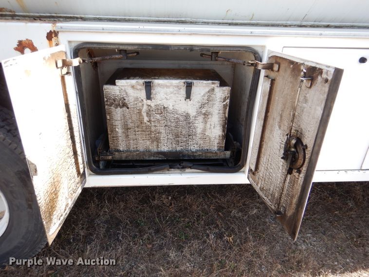 image for item DL4763 1992 Kenworth T400  fuel truck