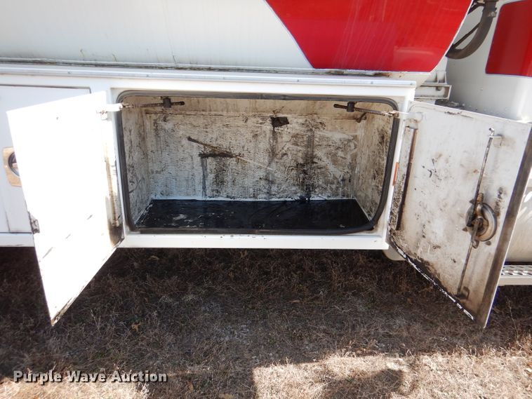 image for item DL4763 1992 Kenworth T400  fuel truck