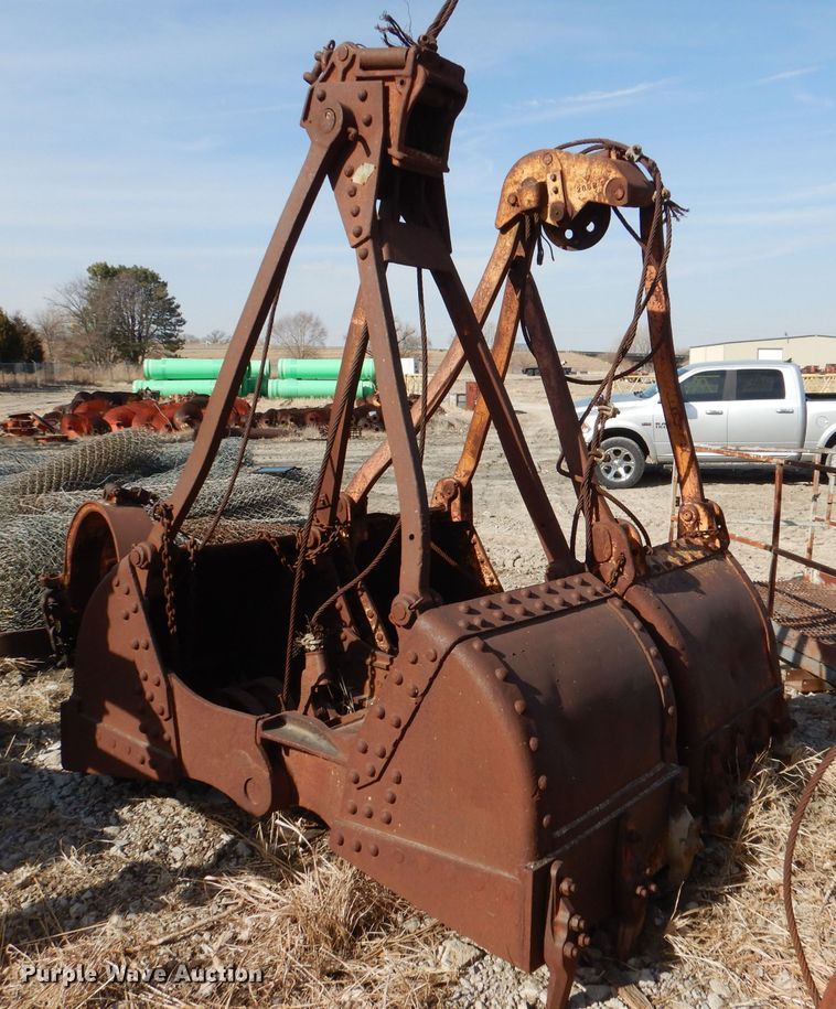 image for item DL4784 (2) crane clamshell buckets