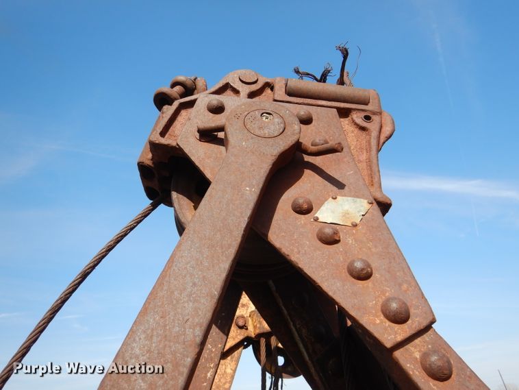 image for item DL4784 (2) crane clamshell buckets