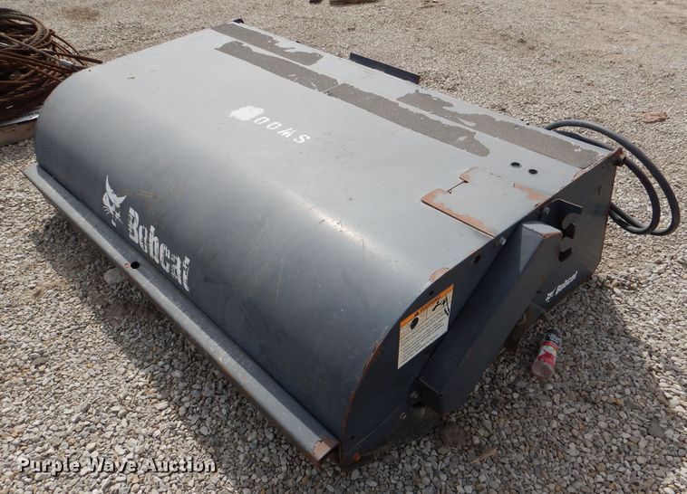 image for item DL4787 2007 Bobcat 72 Sweeper skid steer broom
