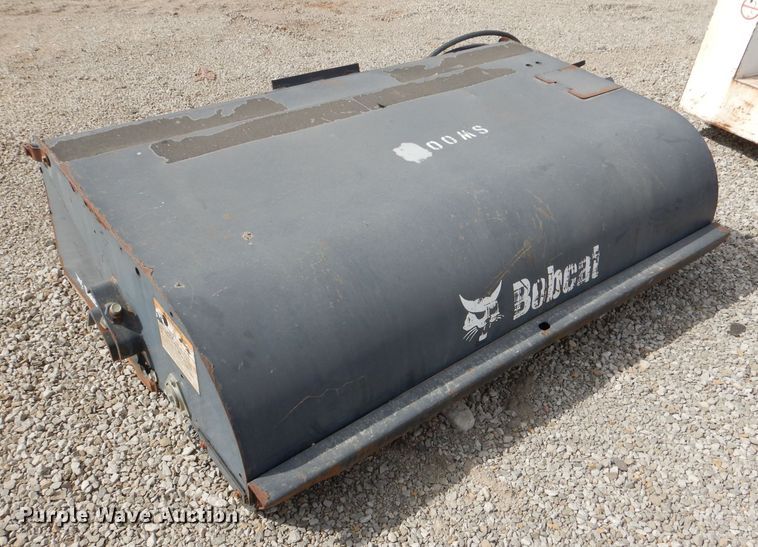 image for item DL4787 2007 Bobcat 72 Sweeper skid steer broom