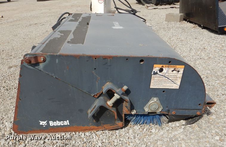 image for item DL4787 2007 Bobcat 72 Sweeper skid steer broom
