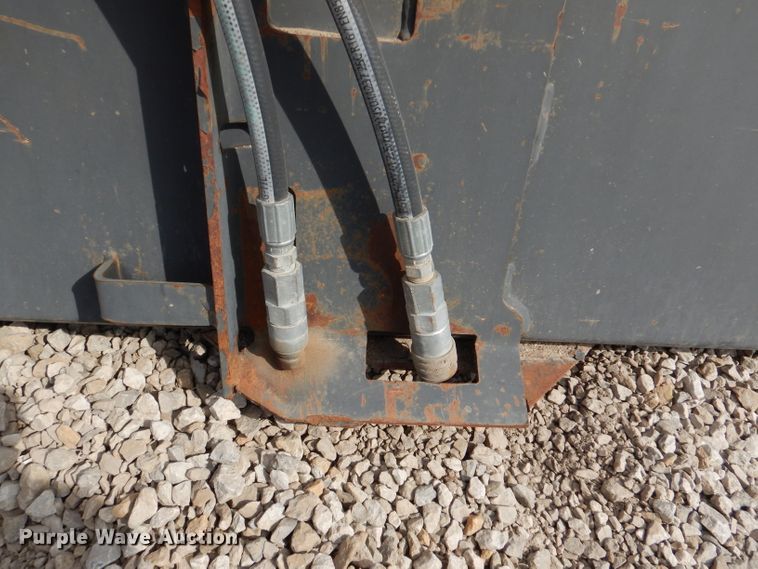 image for item DL4787 2007 Bobcat 72 Sweeper skid steer broom