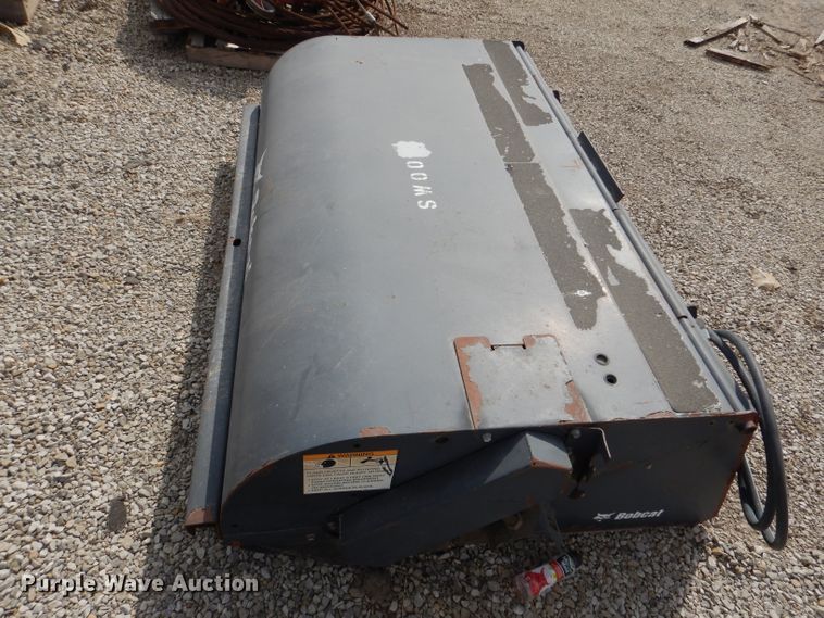 image for item DL4787 2007 Bobcat 72 Sweeper skid steer broom
