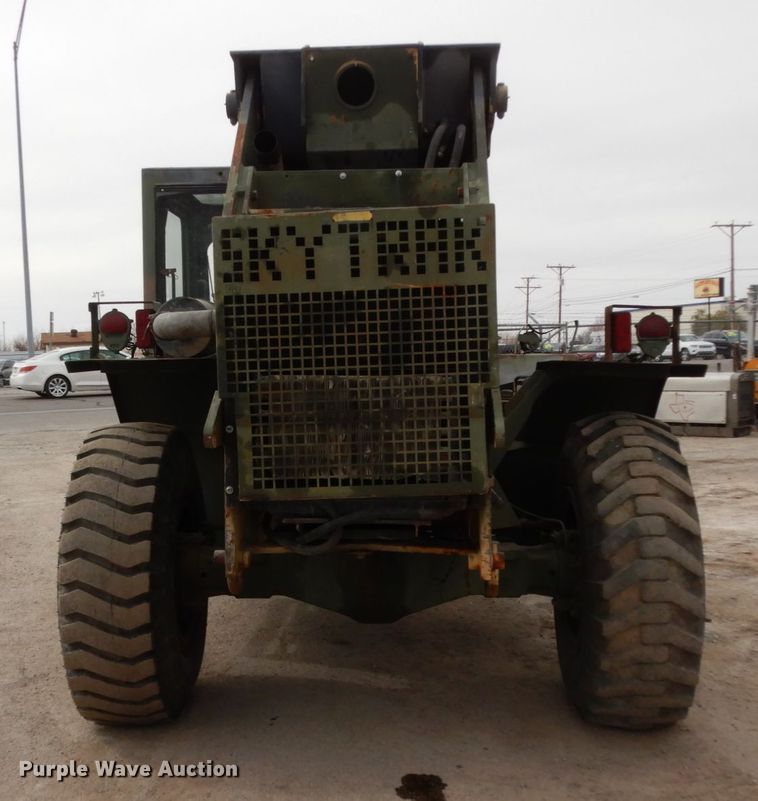 image for item DM2832 1991 SkyTrak 6000M  telehandler