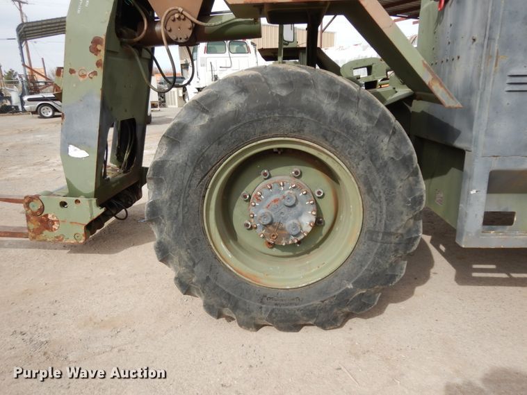 image for item DM2832 1991 SkyTrak 6000M  telehandler