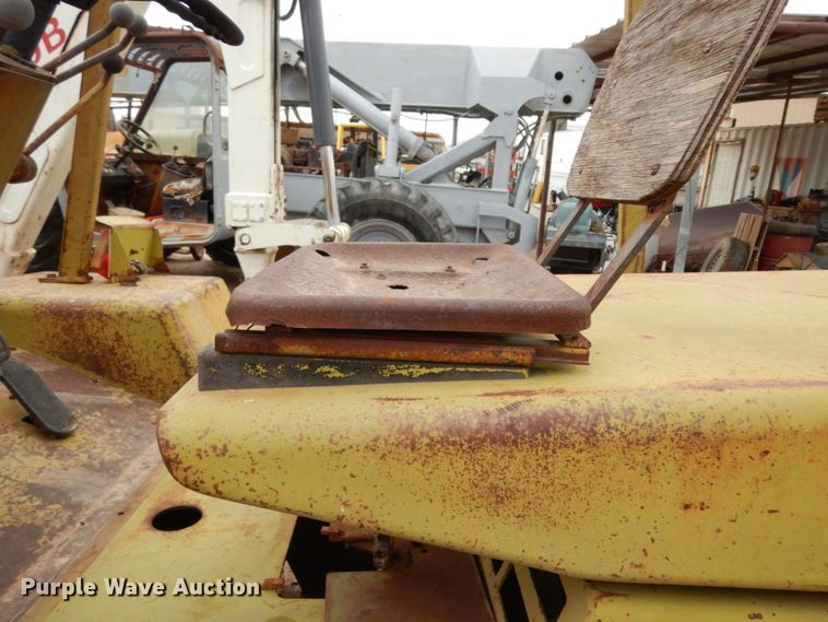 image for item DM2833 Clark IT60  forklift