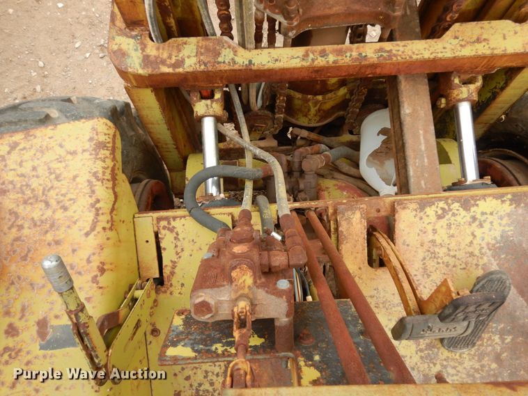 image for item DM2833 Clark IT60  forklift