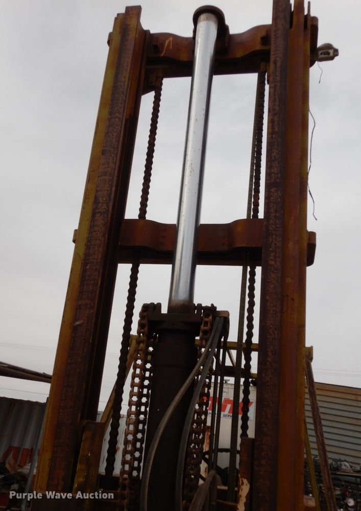 image for item DM2833 Clark IT60  forklift