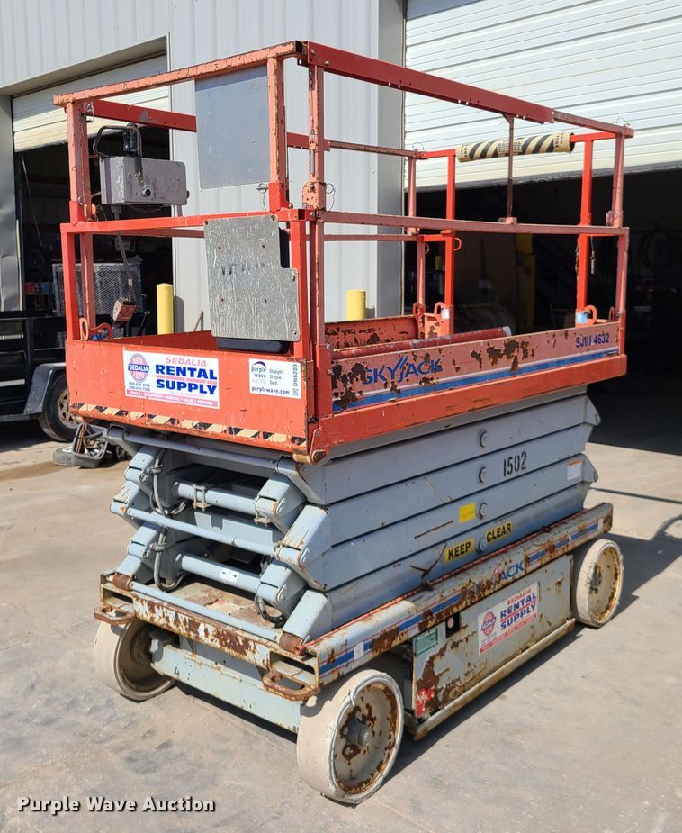 image for item DN6203 2005 Skyjack SJIII 4632  scissor lift