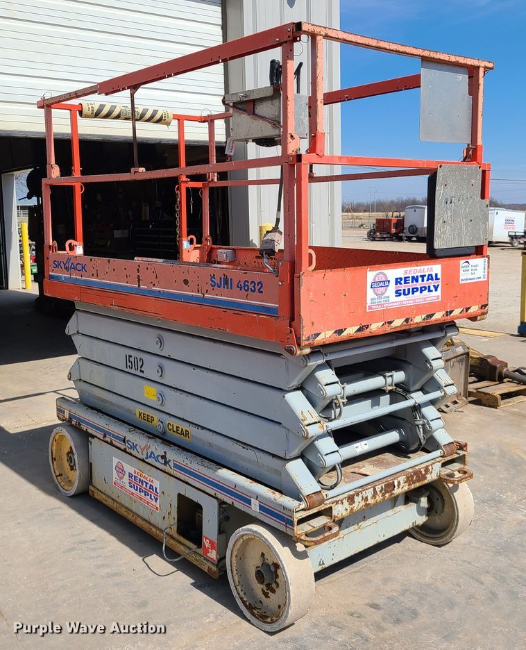 image for item DN6203 2005 Skyjack SJIII 4632  scissor lift