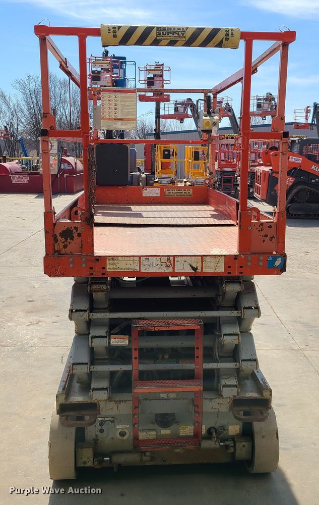 image for item DN6203 2005 Skyjack SJIII 4632  scissor lift