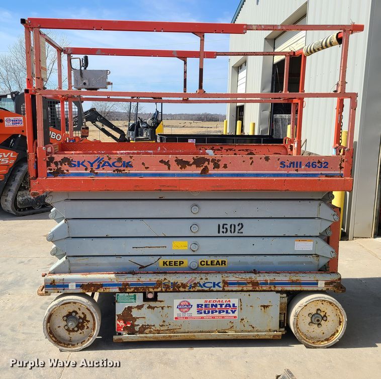 image for item DN6203 2005 Skyjack SJIII 4632  scissor lift