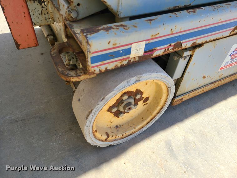 image for item DN6203 2005 Skyjack SJIII 4632  scissor lift