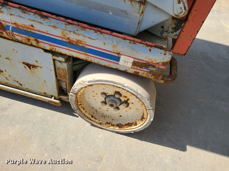 image for item DN6203 2005 Skyjack SJIII 4632  scissor lift