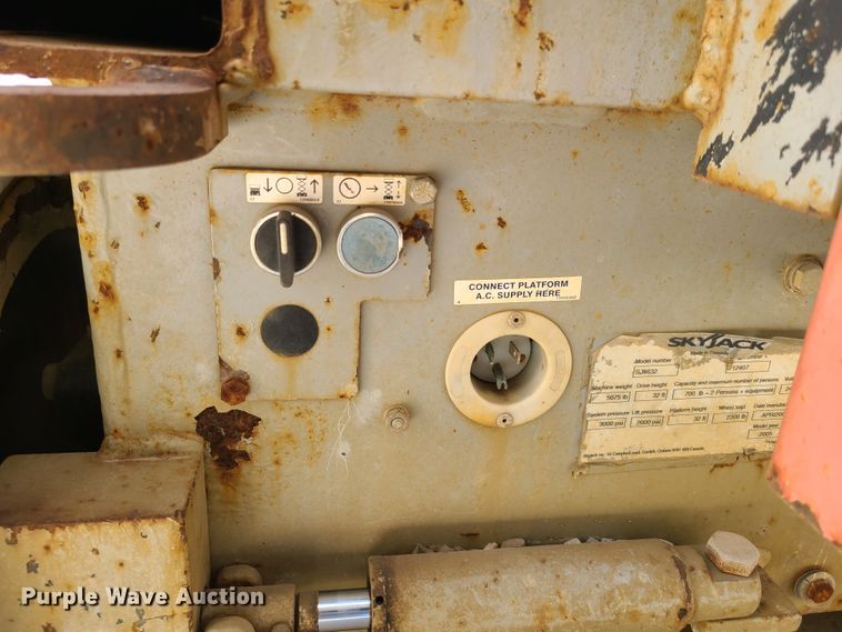 image for item DN6203 2005 Skyjack SJIII 4632  scissor lift