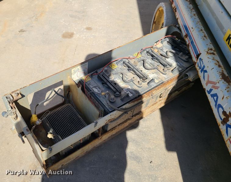 image for item DN6203 2005 Skyjack SJIII 4632  scissor lift