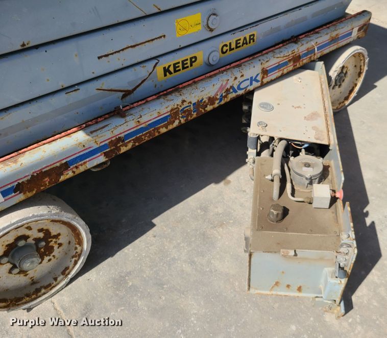 image for item DN6203 2005 Skyjack SJIII 4632  scissor lift