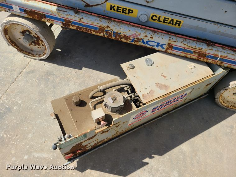 image for item DN6203 2005 Skyjack SJIII 4632  scissor lift