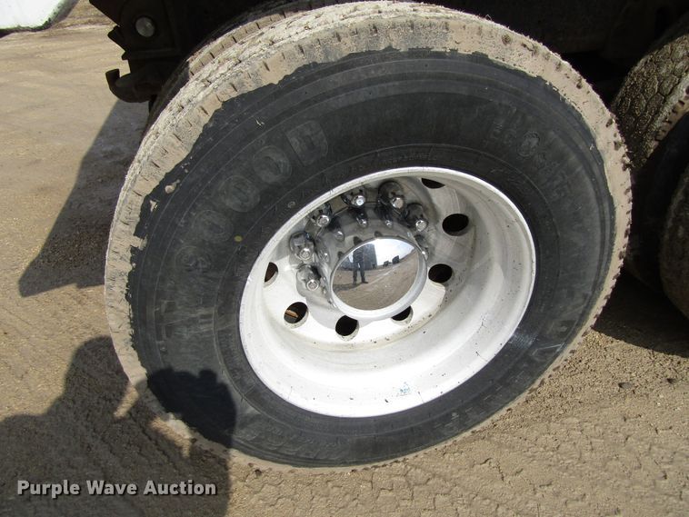 image for item GC9836 1997 Ford L8000  dump truck