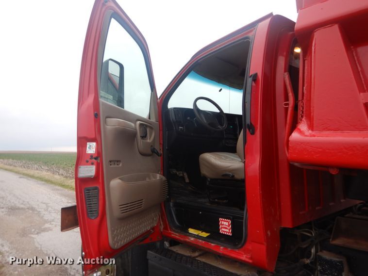 image for item GT9690 2007 Chevrolet C7500  dump truck