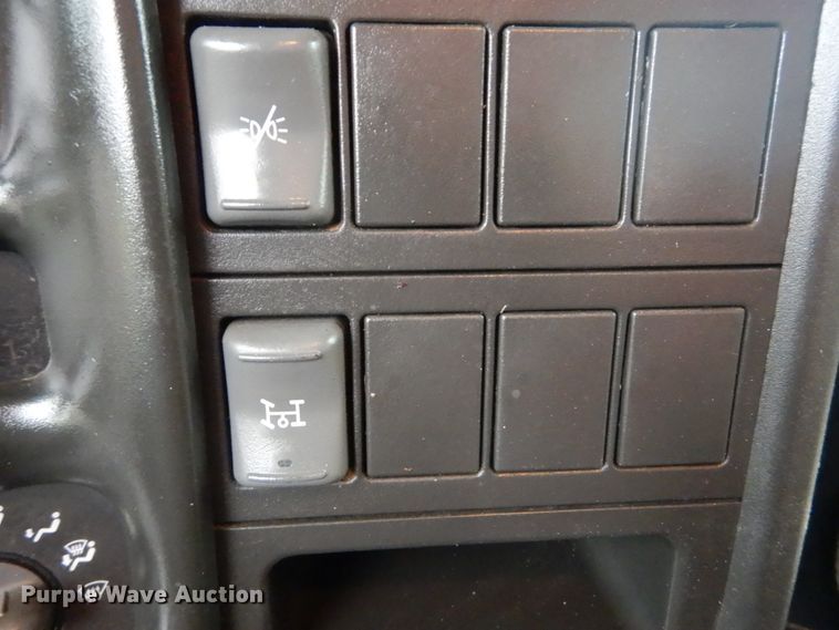 image for item GT9690 2007 Chevrolet C7500  dump truck