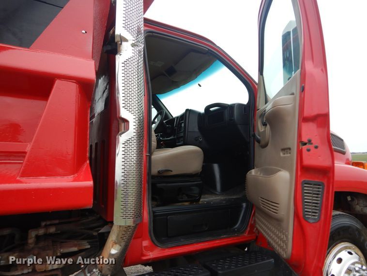 image for item GT9690 2007 Chevrolet C7500  dump truck