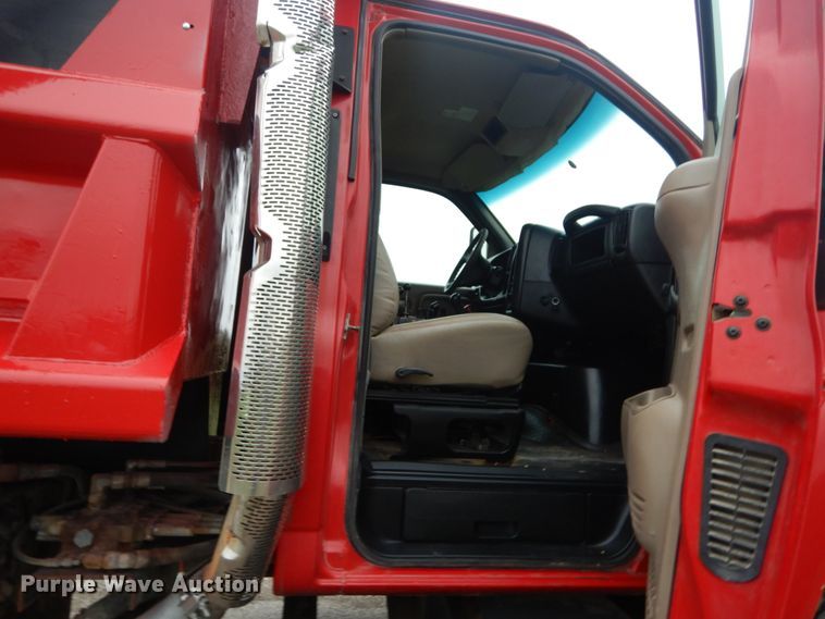 image for item GT9690 2007 Chevrolet C7500  dump truck