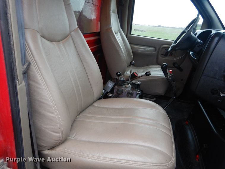 image for item GT9690 2007 Chevrolet C7500  dump truck