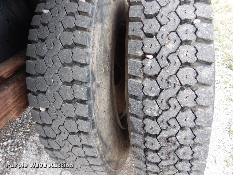 image for item GT9690 2007 Chevrolet C7500  dump truck