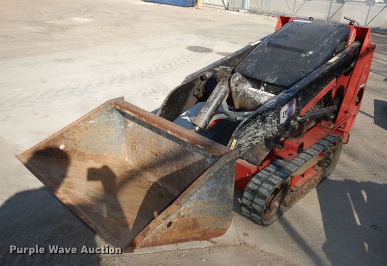 image for item HD9716 2008 Toro TX427  compact utility loader